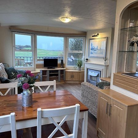 Captivating 2-Bed Static Caravan In Holyhead Llanfachraeth Esterno foto
