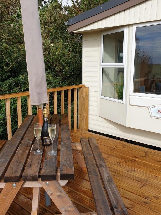 Captivating 2-Bed Static Caravan In Holyhead Llanfachraeth Esterno foto