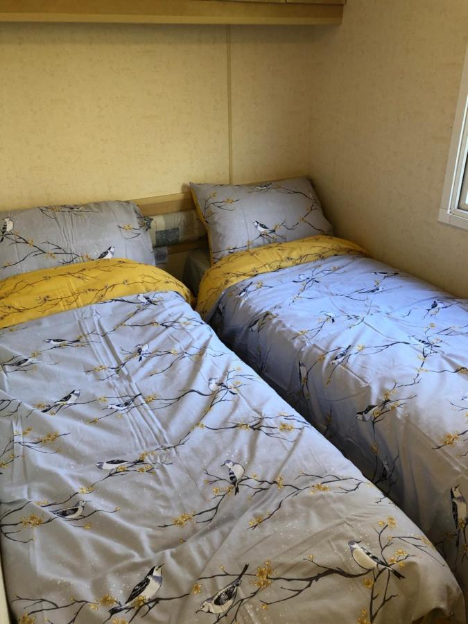 Captivating 2-Bed Static Caravan In Holyhead Llanfachraeth Esterno foto