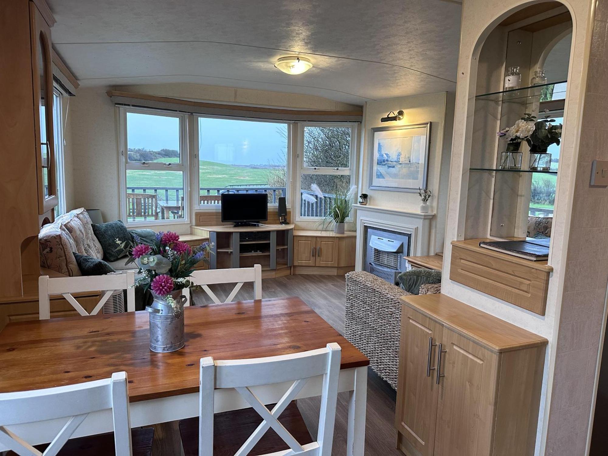 Captivating 2-Bed Static Caravan In Holyhead Llanfachraeth Esterno foto